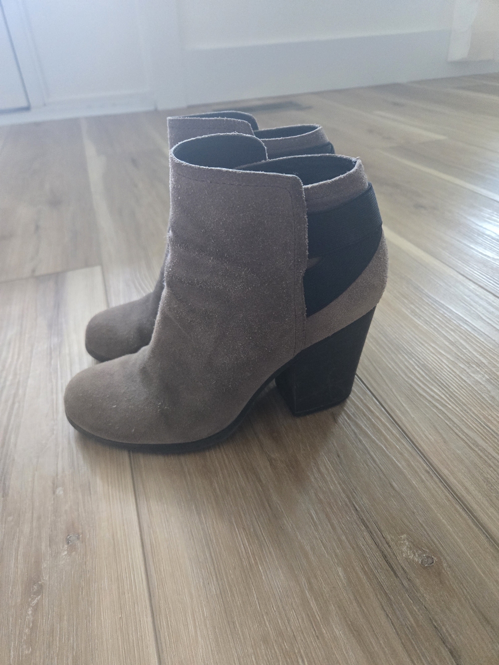 Kenneth Cole Reaction Taupe Suede Ankle Booties with Black Elastic Panel